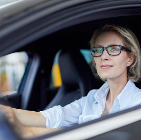 Mujer en coche