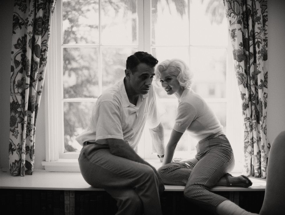 Marilyn Monroe and Joe DiMaggio’s <em>Blonde</em> Relationship, Outlined thumbnail