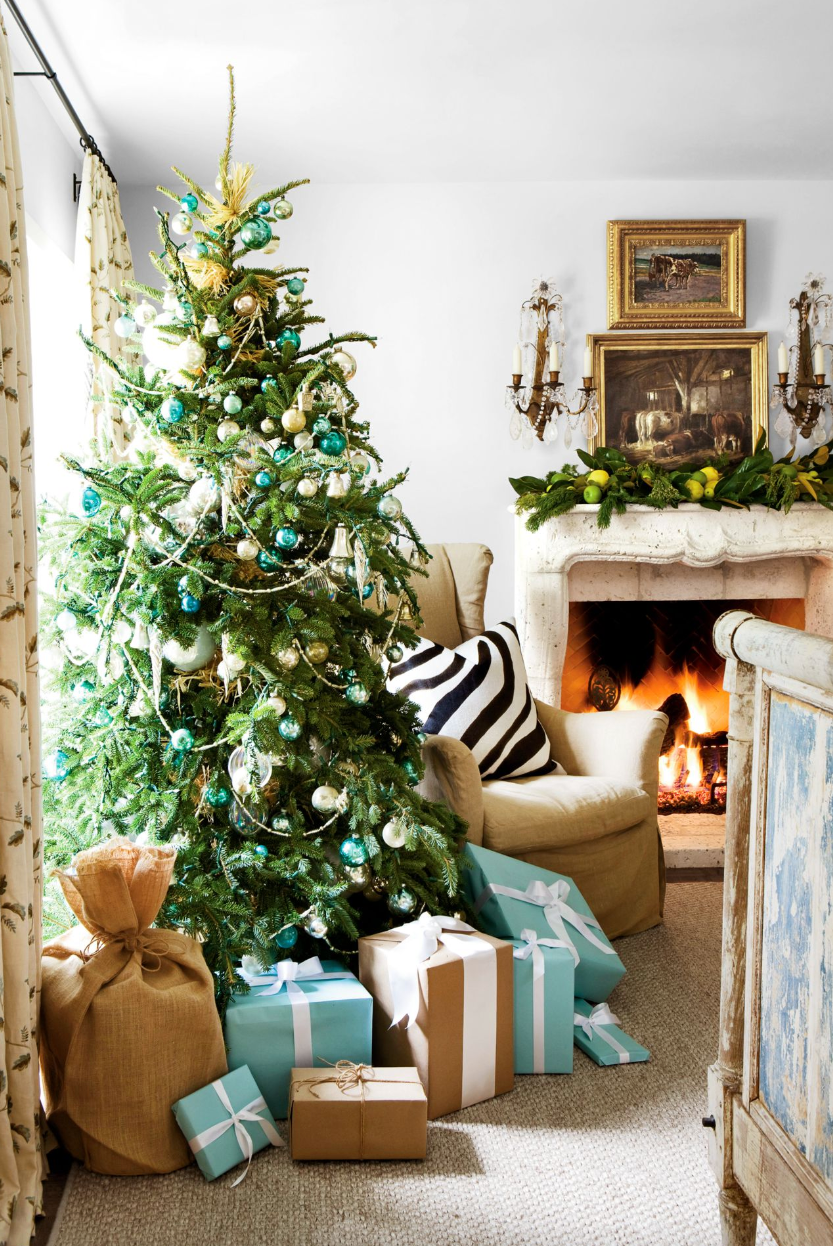 white and blue christmas tree