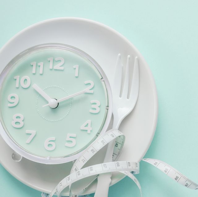 blue clock on white plate, intermittent fasting concept, ketogenic diet, weight loss, skip meal
