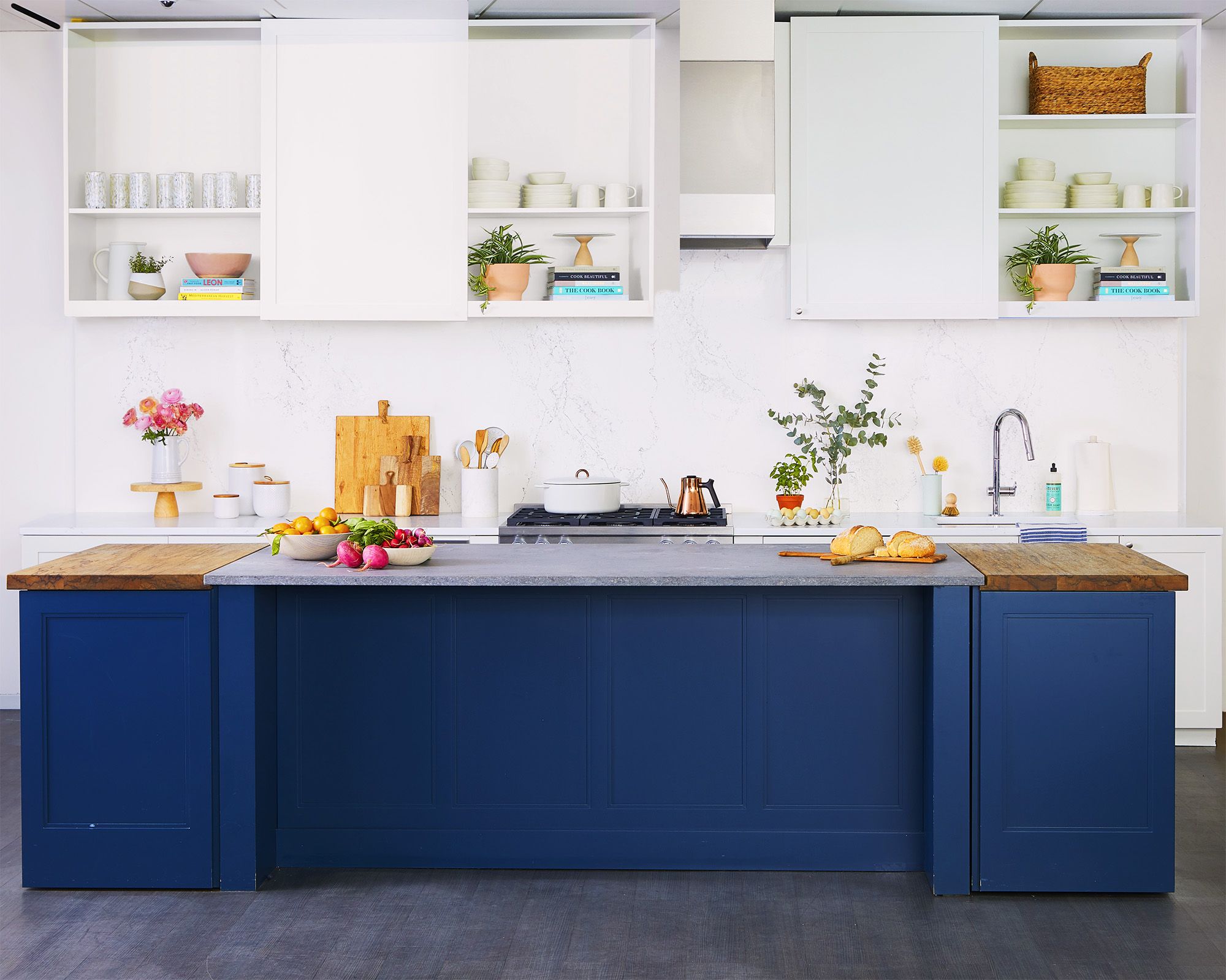 New This Week: 6 Kitchens With Beautiful Blue Cabinets