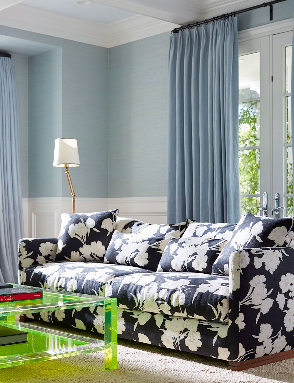 40 Best Blue Rooms Decor Ideas For, What Colour Curtains Go With Blue Sofa