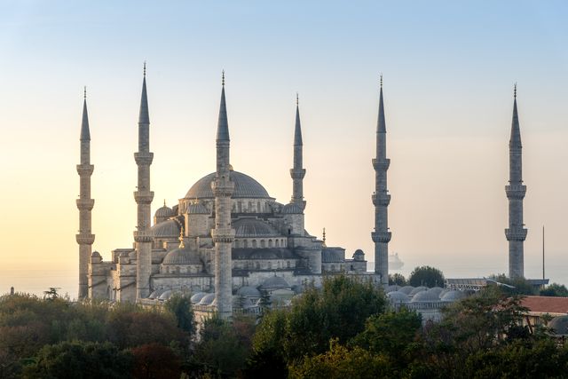 blue mosque at sunrise in autumn, istanbul, turkey