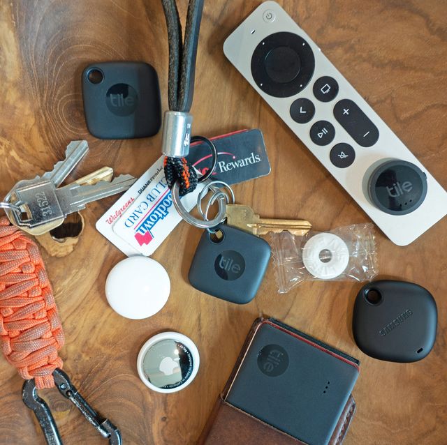 bluetooth trackers on a table with remote and keys