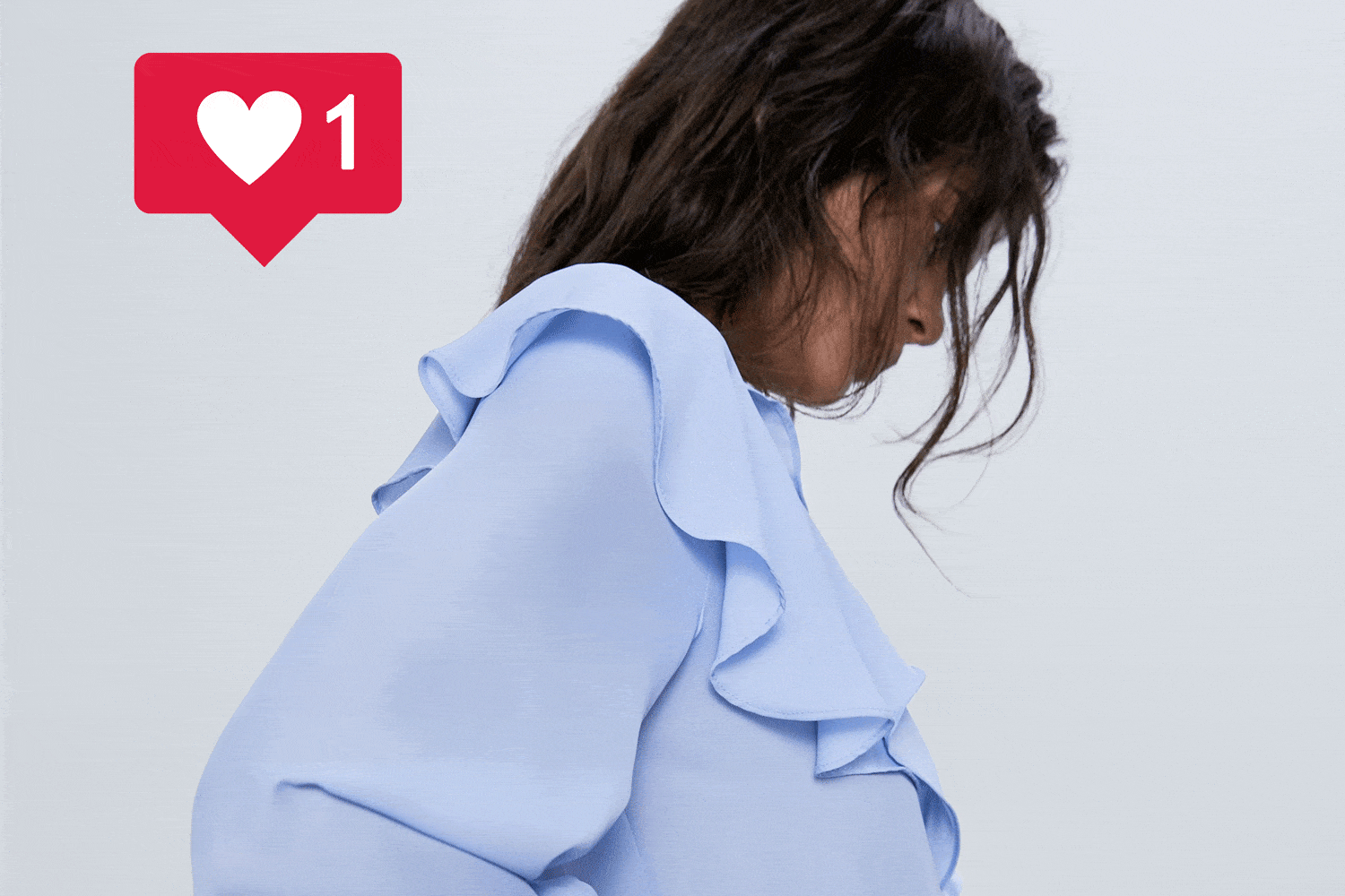 Zara vuelve la blusa volantes celeste más famosa de Instagram