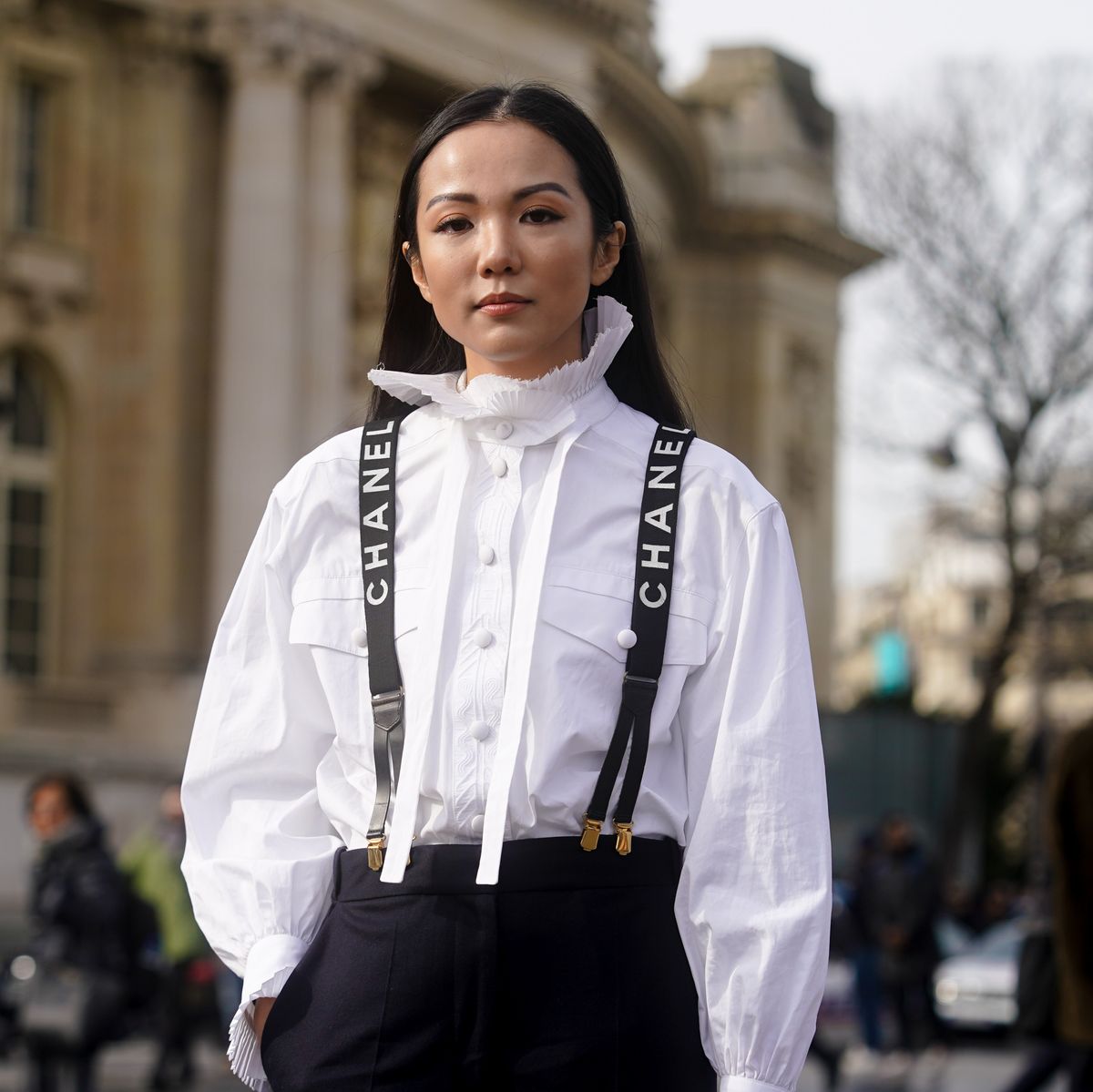 Dormitorio apuntalar heroína Zara vende la camisa blanca romántica más buscada de París