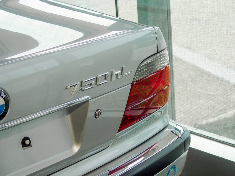 bmw-750hl-3-jpg-1658411933.jpg