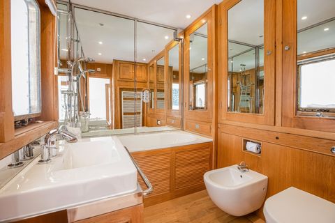 boathouse for sale devon bathroom