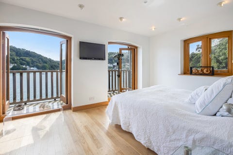 boathouse for sale devon bedroom