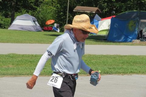 bob, becker, 74 años, gana, ultramaraton, 370 km