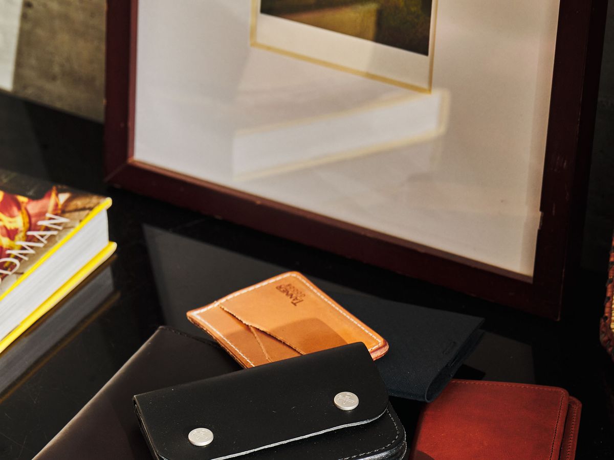 BAGAHOLICBOY SHOPS: Love It Compact? Here Are 6 Trifold Wallets To