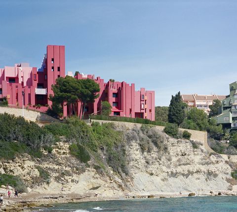 ricardo bofill's postmodern la muralla roja housing complex in spain