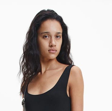 bandolera negra de Calvin Klein: 55 € del Corte Inglés