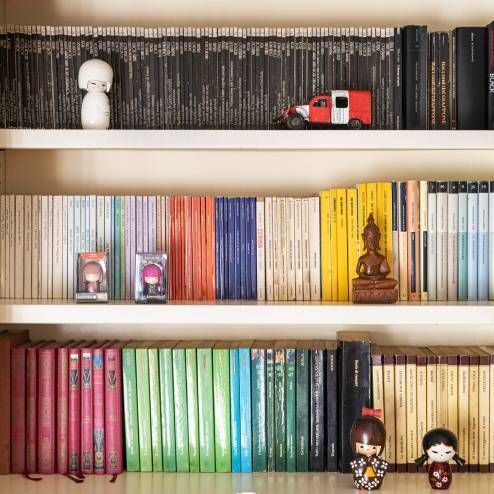 16 ways to organise your books for practicality and aesthetic
