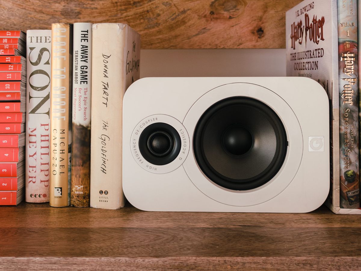 Perceptie Korting alarm Can You Place Your Bookshelf Speakers on Their Sides?