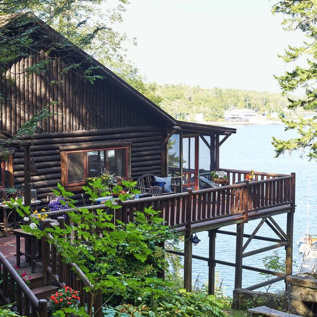 logging off greetings from vacationland log cabin in boothbay harbor, maine home of houston based interior designer lisa dalton and her husband, bill exterior