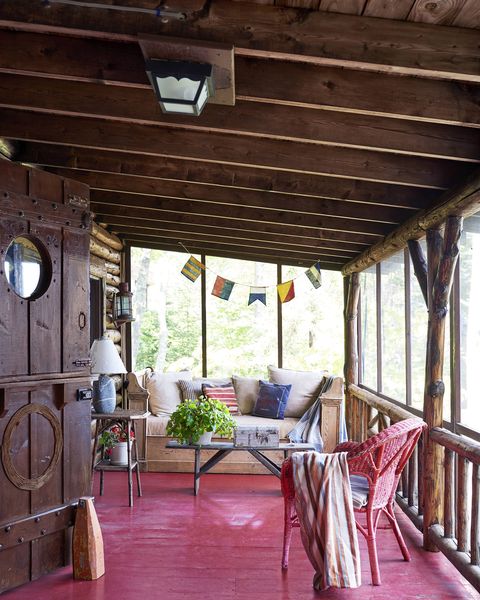 logging off greetings from vacationland log cabin in boothbay harbor, maine home of houston based interior designer lisa dalton and her husband, bill screened in porch
