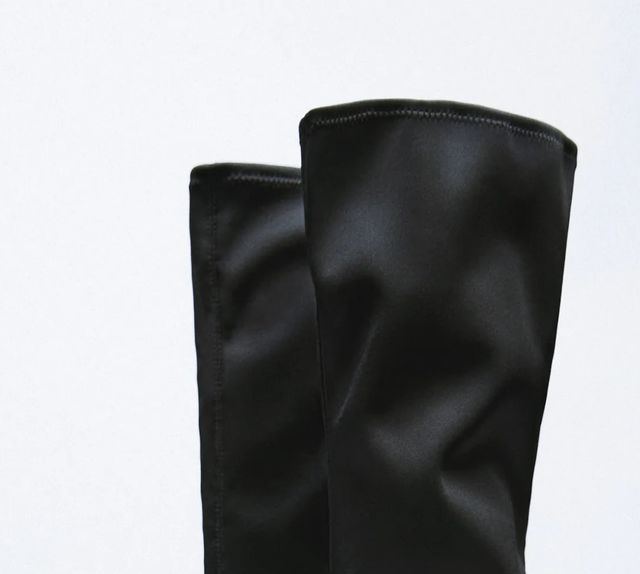 Las nuevas botas negras tacón Zara