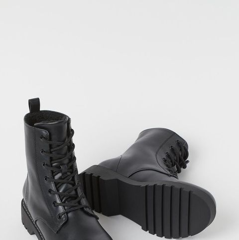 Estas botas militares de H&M en cuatro colores y son baratas ¿qué más buscas?