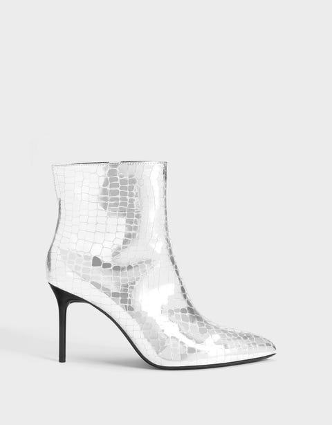 Botines 'low' de fiesta que estilizan con vestidos y pantalones