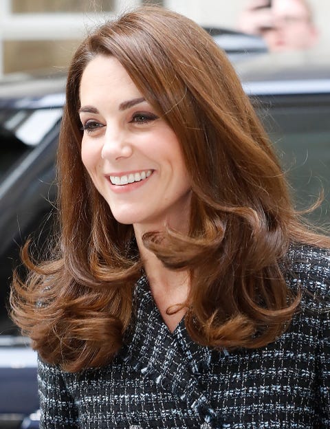 How to get volume using a diffuser - The Middleton family hairdresser's bouncy hair hack How to get volume using a diffuser - The Middleton family hairdresser's bouncy hair hack