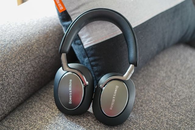 bowers and wilkins px8 headphones