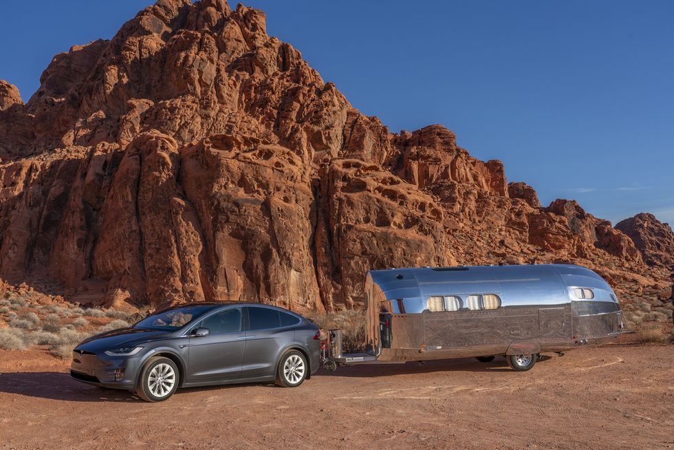 Here's How Much Range a Trailer Costs Your Tesla