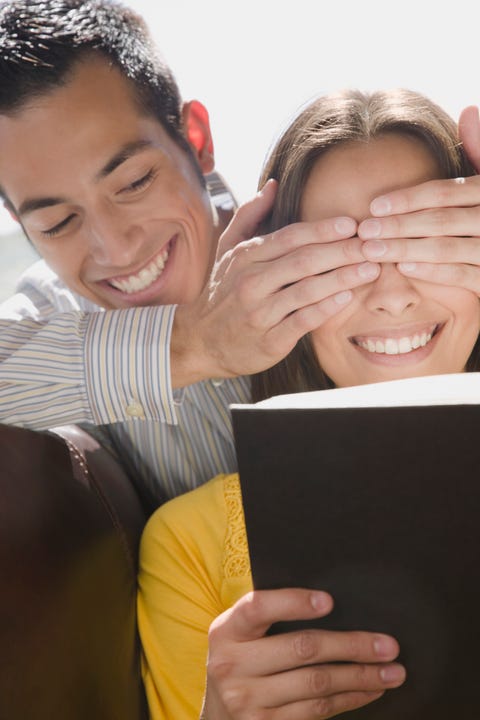 Boyfriend covering girlfriend's eyes