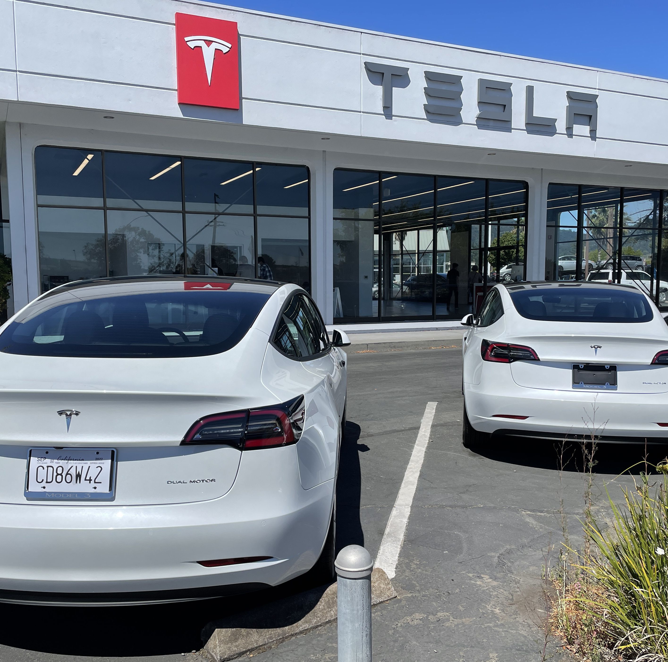 Tesla Facing Criminal Investigation for Autopilot Crashes