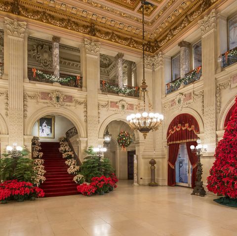 How Newport S Mansions Are Decorated For Christmas The Breakers Christmas Decor Is Legendary