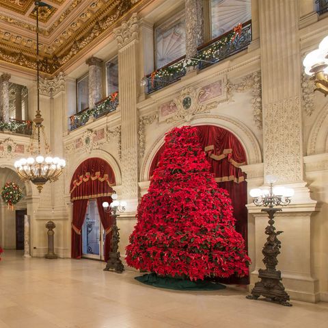 the breakers great hall at christmas
