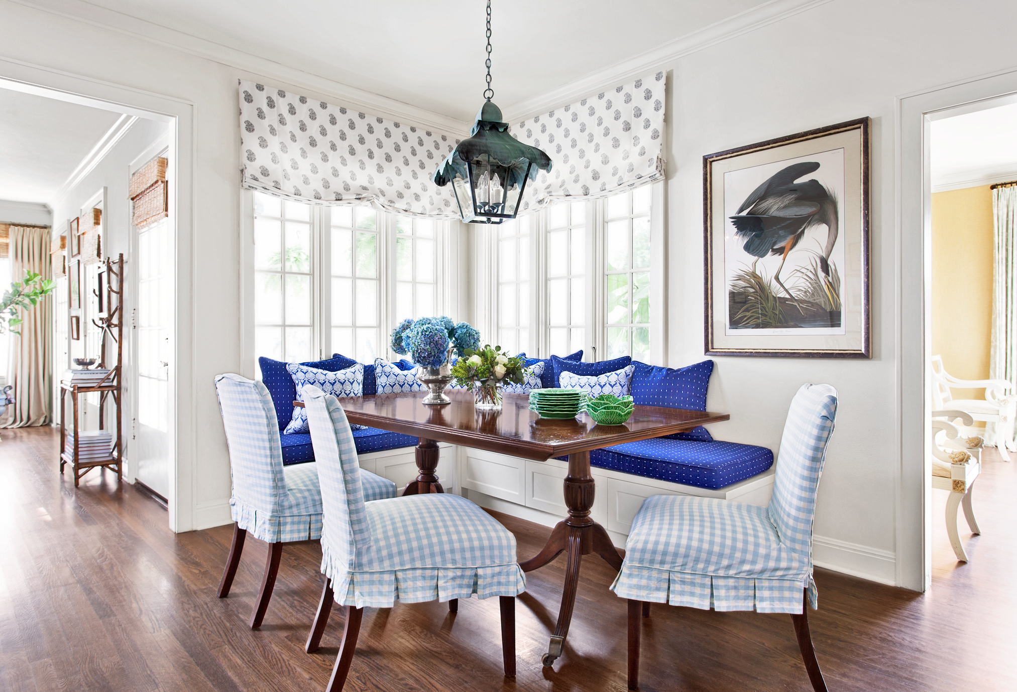 breakfast nook table and chairs