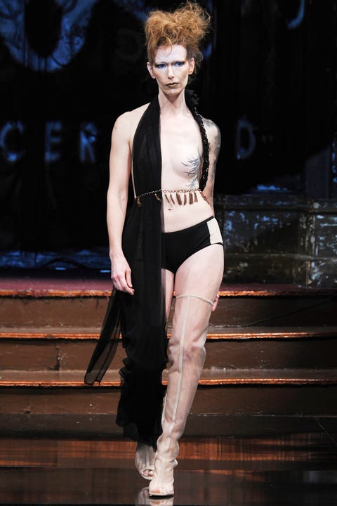 model-naked-runway