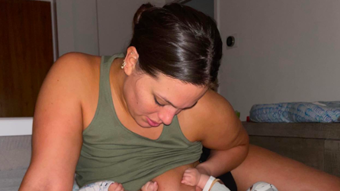 693px x 390px - 30 celebrities who have proudly normalised breastfeeding