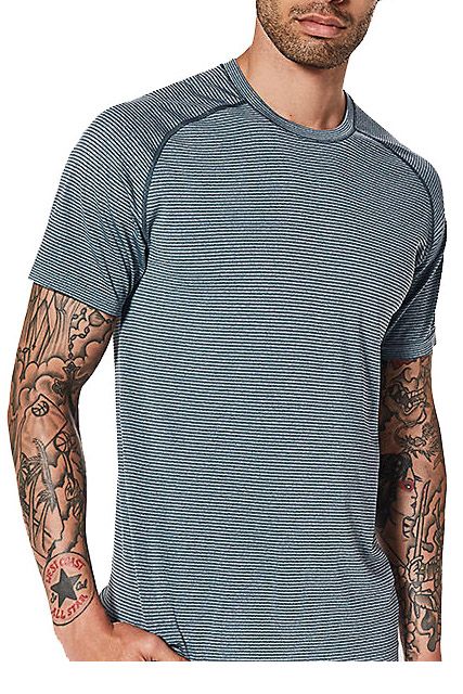 T-shirt, Clothing, Sleeve, Arm, Neck, Active shirt, Elbow, Top, Long-sleeved t-shirt, Muscle, 
