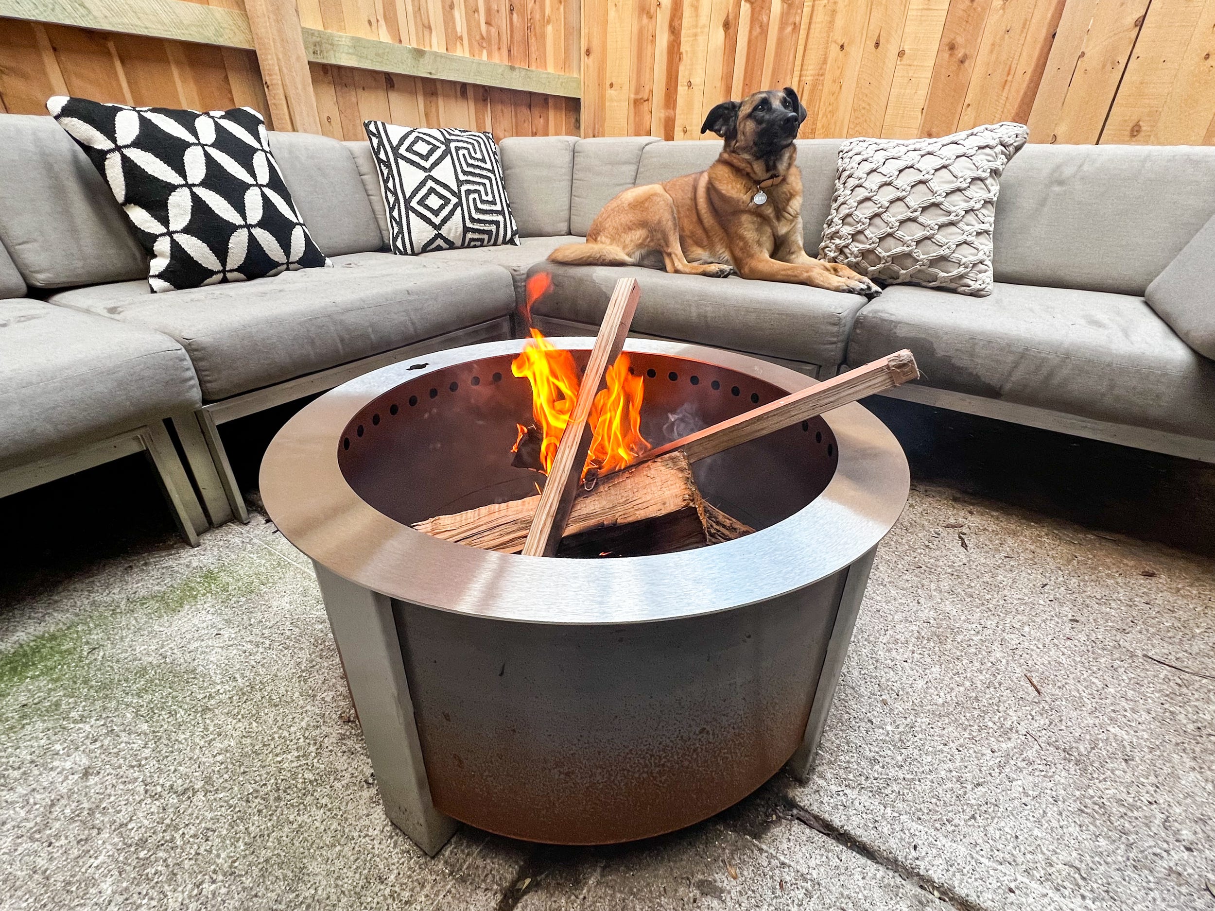 Hate Smelling Like a Campfire After S'mores? Try These Editor-Tested Smokeless Fire Pits Instead