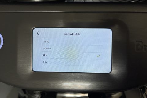 the milk choice screen on a breville espresso machine