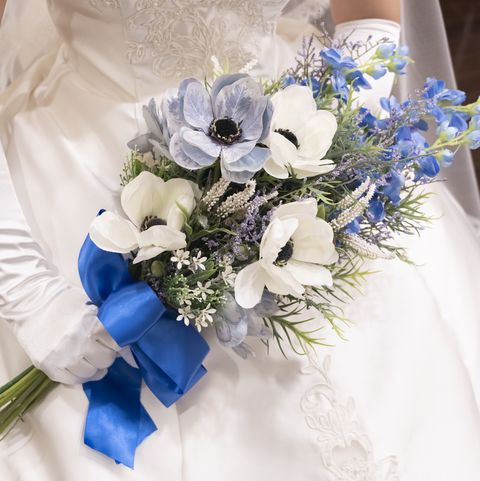 bride and blue and white bouquet