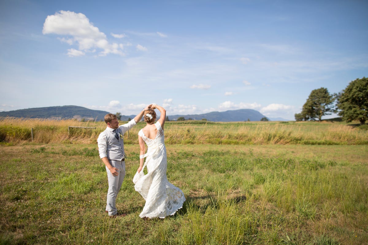 25-country-first-dance-songs-best-first-dance-country-wedding-songs