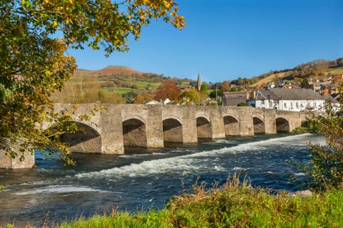 Brug over rivier de Usk, Crickhowell, Powys, Brecon, Wales, Verenigd Koninkrijk, Europa