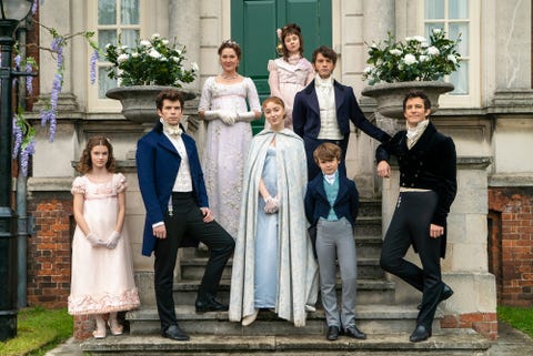 bridgerton from g to r florence chase as hyacinth bridgerton, luke newton as colin bridgerton, ruth gemmell as lady violet bridgerton, phoebe dynevor as daphne bridgerton, claudia jessie as eloise bridgerton, jonathan bailey as anthony bridgederton, will tilathan bailey as anthony bridgederton, will tilathan bailey as anthony bridgederton in episode 105 of bridgerton cr liam danielnetflix © 2020