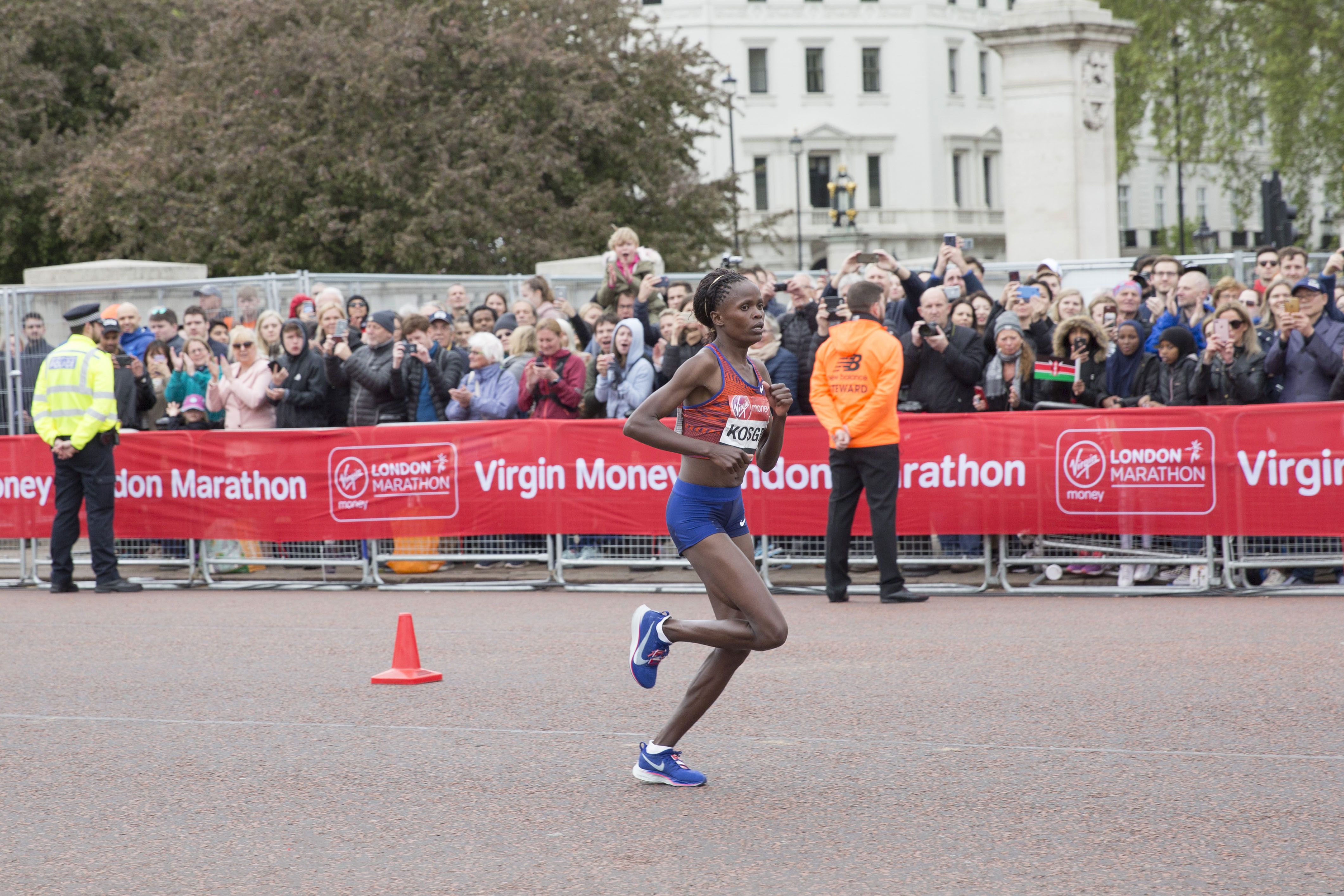 Emulación Amplia gama Disturbio Brigid Kosgei lidera el plantel del Maratón de Londres