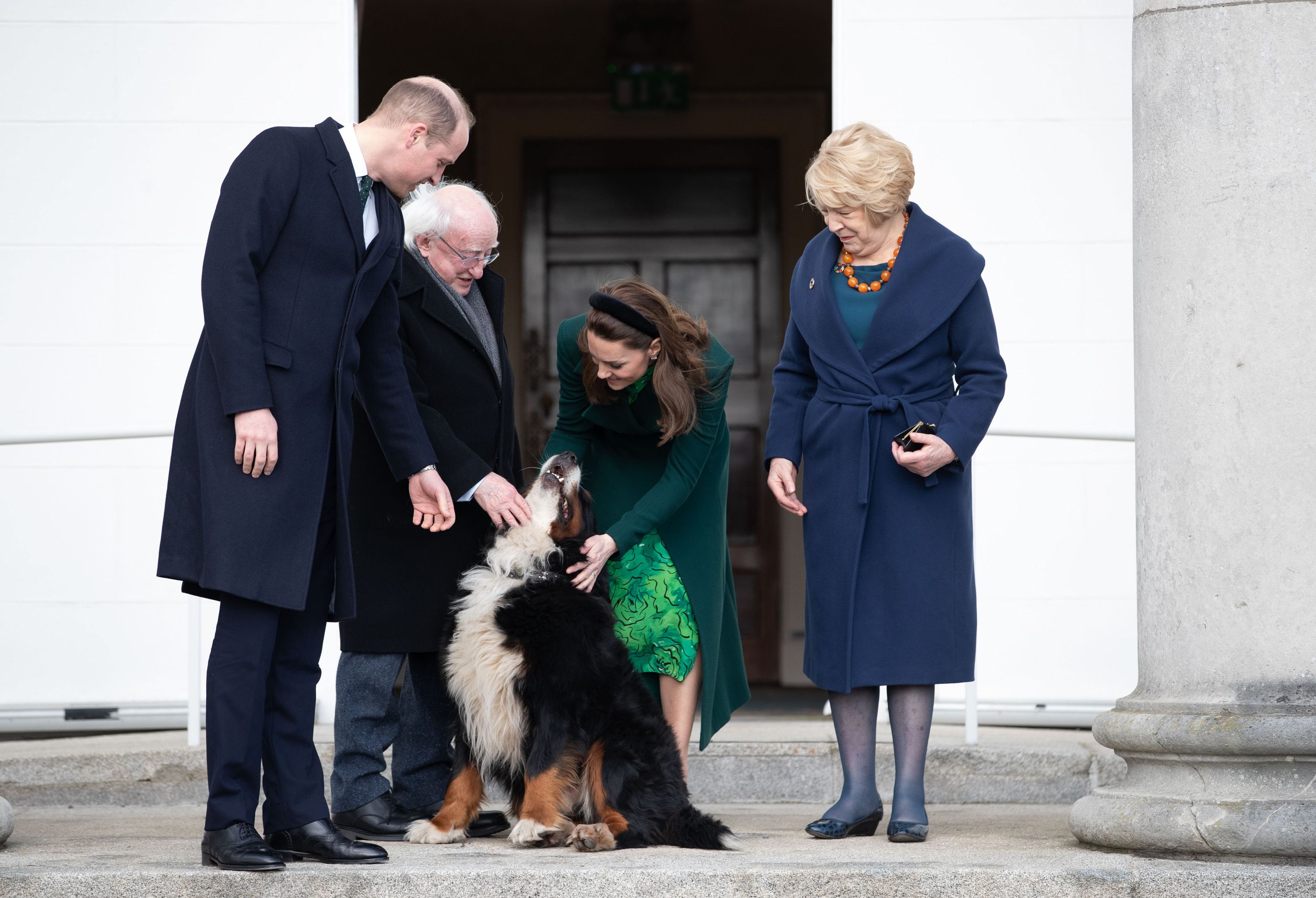 みんな犬派 写真で振り返るイギリス王室メンバーとワンちゃん
