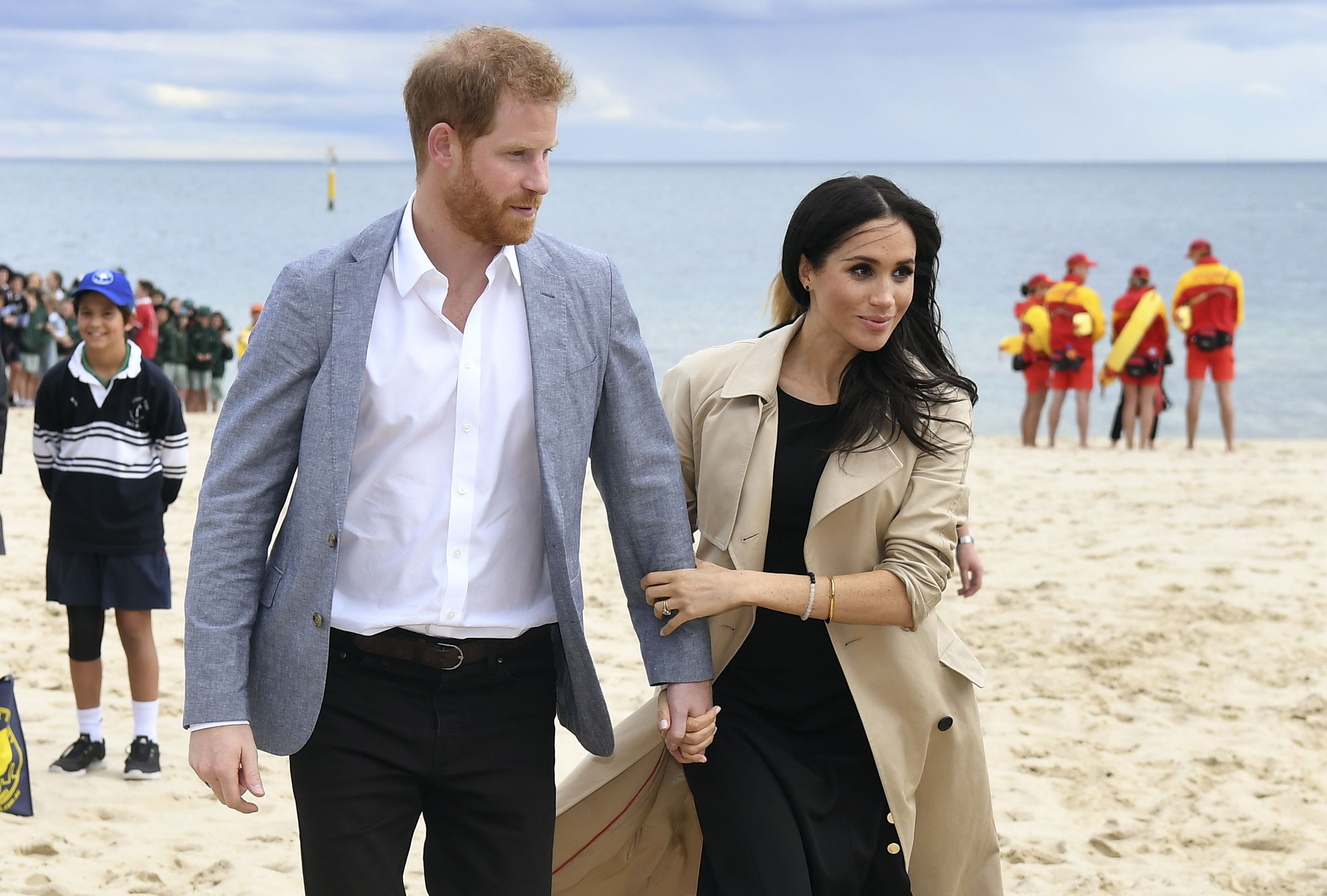 Meghan Markle Prince Harry S Pda During Beach Visit In Melbourne On Australia Royal Tour