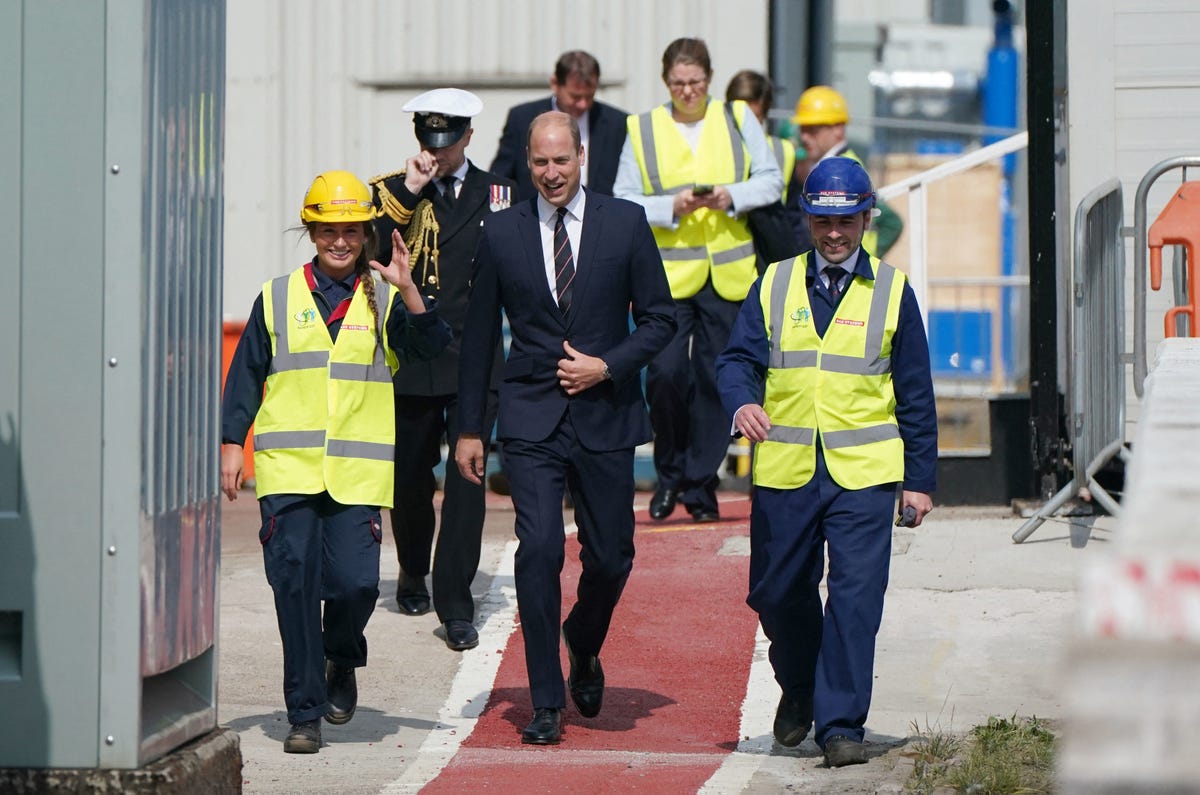 Photos from Prince William & the Queen's 2021 Royal Week Visit