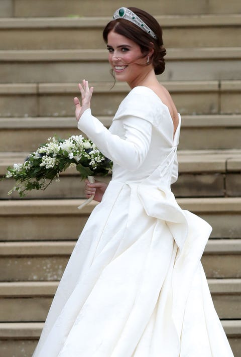 Princess Eugenie S Wedding Dress Photos Designer Tiara And More Britain Royals Wedding Eugenie