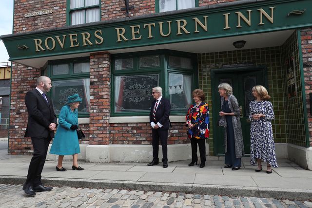 queen visits coronation street set