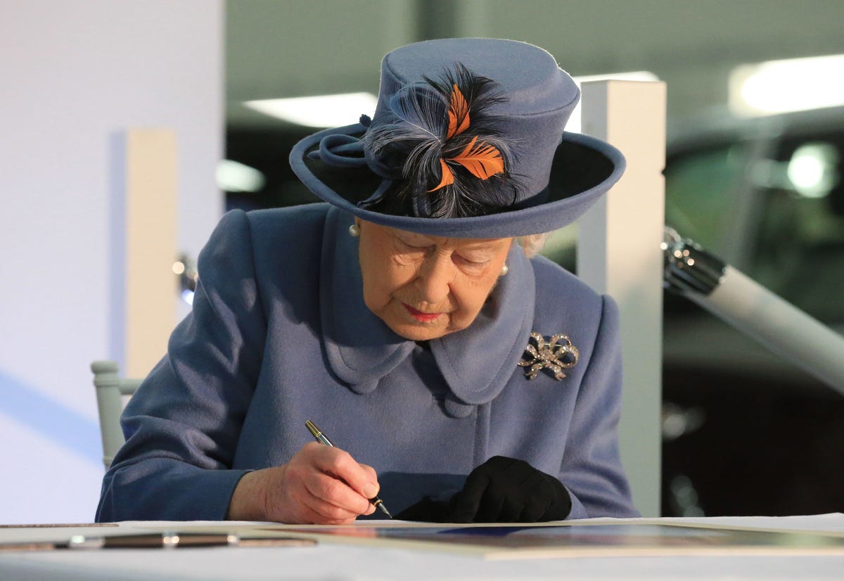 Queen Elizabeth's Stationery Marks a Break From Royal ...