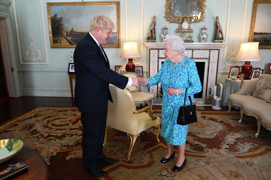 What is the Queen of England's COVID-19 Status? 3 Queen Elizabeth Meets With Boris Johnson at Buckingham Palace ...