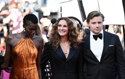 FRANCE-FILM-FESTIVAL-CANNES cannes 2022 sheila atkim, julia roberts and jack lowden